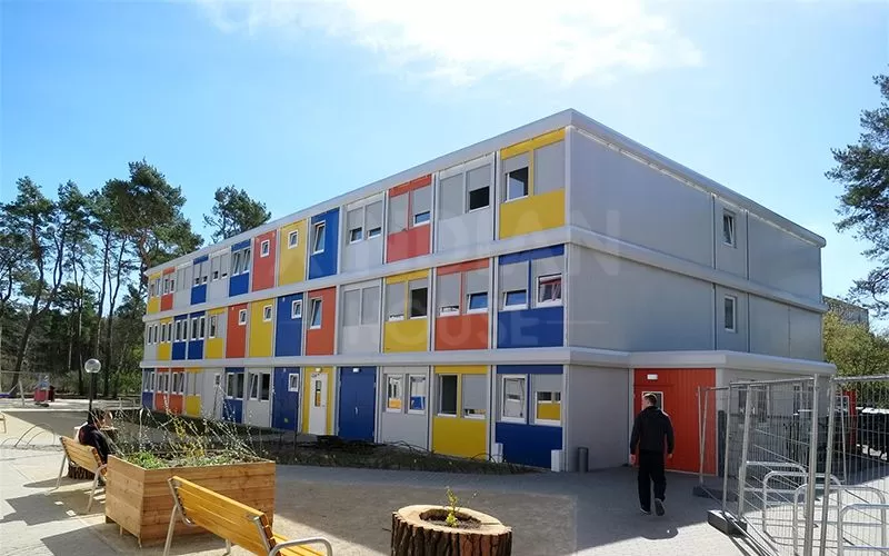 Modular container building for youth hostels